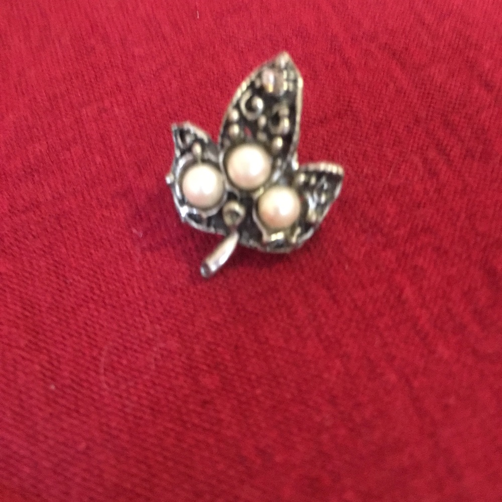 Vintage silver tone brooch